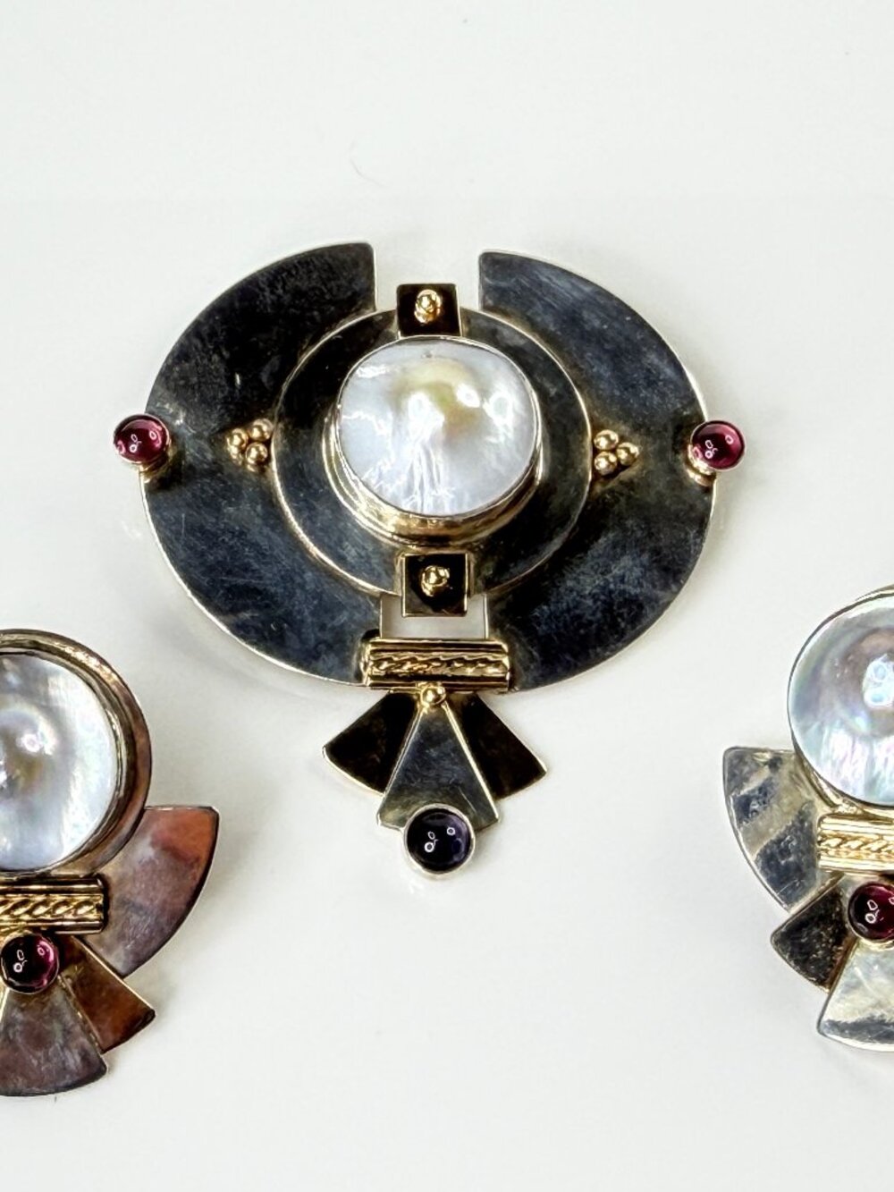 Renown Arlene Siwek Sterling 14K Mabe Pearl Ruby Amethyst Brooch Earrings JR2181